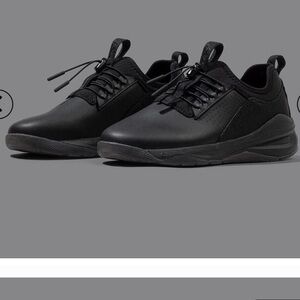 NWOB women’s Clove nursing shoes! 🖤